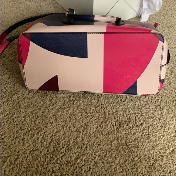 Hardly used Kate spade - Picture 3 of 10